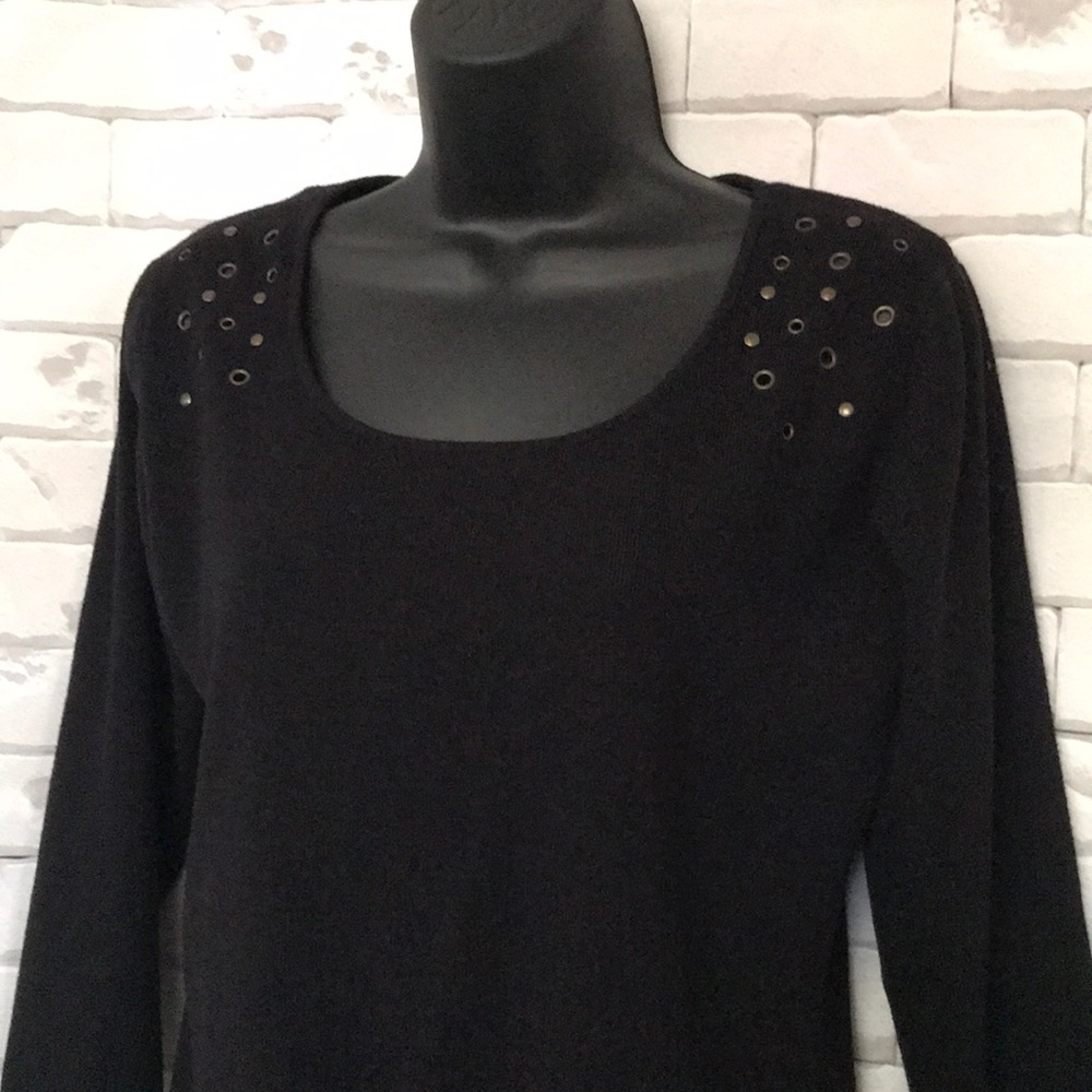 Women’s Cor Works heavyweight top with metal decor